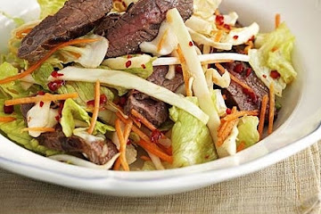Beef strips with crunchy Thai salad