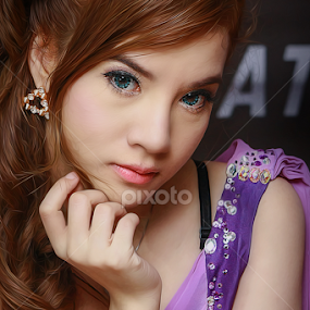 Simple Close up by Bli Cahaya - People Portraits of Women