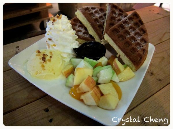 佈達咖啡 Cafe Buddha 自由靈魂專賣店 鑽出逢甲夜市來吃鬆餅吧！！