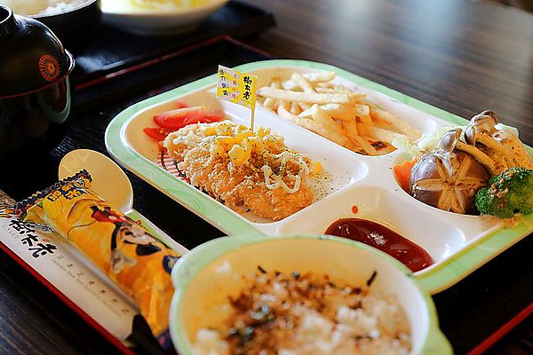 樹太老定食 小朋友吃的比大人還開心