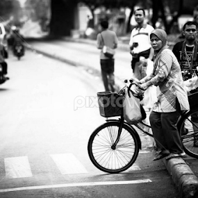 by Purnomo Sidhi - Black & White Street & Candid
