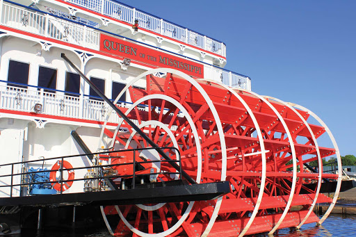 Queen-of-the-Mississippi-paddlewheel - The paddlewheeler American Heritage cruises the Mississippi River year round.