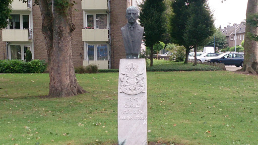 Charles De Beerenbrouck Statue