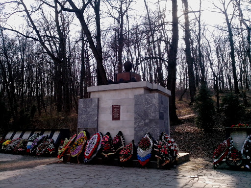 Памятник Капитану Семеняку