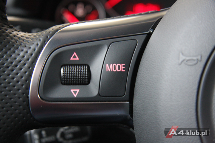 Przycisk w kierownicy do czego służy Wnętrze Audi A4