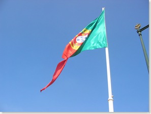 Große Flagge in Lissabon
