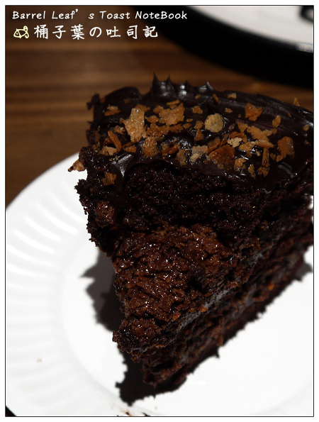BLACK AS CHOCOLATE 黃湘怡的蛋糕店‧生巧克力．榛果巧克力．玫瑰荔枝巧克力蛋糕 -- 濃郁度~舌頭會告訴你