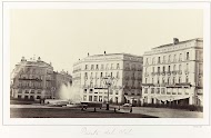Puerta del Sol in Madrid met bovenin het linker gebouw een fotostudio