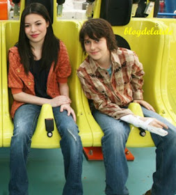 miranda cosgrove kissing
