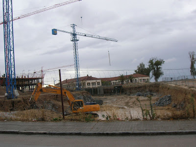 Construcción de Residencial San Rafael, junto al instituto Los Pedroches. Foto frente al Pub Trastévere. Foto: Pozoblanco News