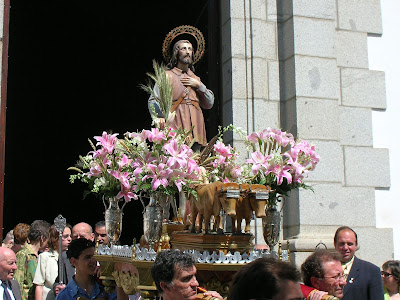 La imagen de San Isidro Labrador saliendo de la capilla de Ntro.Padre Jesús el pasado año 2007. Foto: Pozoblanco News (www.pozoblanconews.blogspot.com)