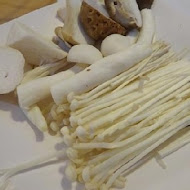 小蒙牛頂級麻辣養生鍋