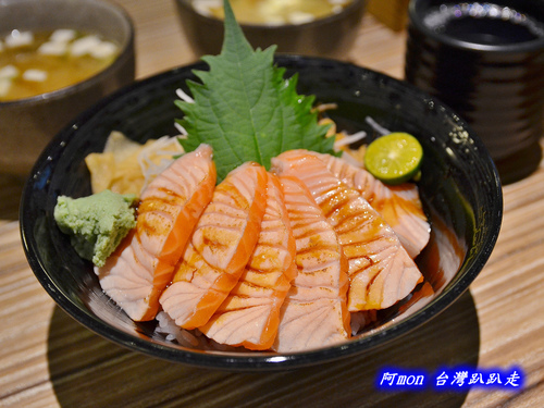 八番堂~晴光市場平價美味的炙燒鮭魚丼