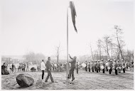 Het hijsen van de vlag in Nagele