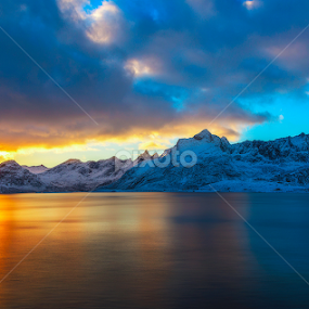 Lofoten glow by Ennio Pozzetti - Landscapes Waterscapes
