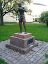 Statue of Pentti Hämäläinen