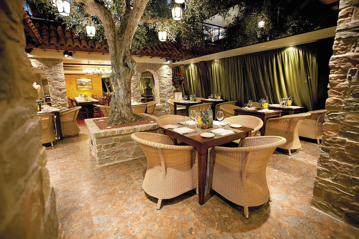 Norwegian-Epic-dining-LaCucina - La Cucina's pizzas, pastas and other Italian specialties will make you think of Tuscany. 
