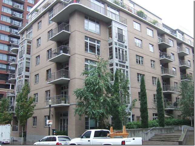 Sarah's block of flats in Portland.  Sarah's flat is on the second floor (1st floor UK) on the far left hand corner of this block.