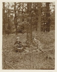 Dolph Kessler met een vriend in het bos bij Gainsborough