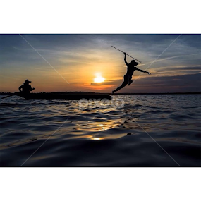 Gung Fu spear fishing!! by Jakkree Thampitakkul - People Street & Candids