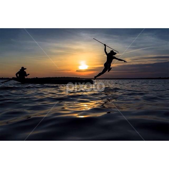 Gung Fu spear fishing!! by Jakkree Thampitakkul - People Street & Candids