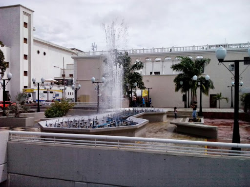 Fuente De Agua Plaza El Encuentro