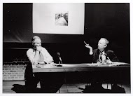 Armando en Carel Blotkamp in gesprek