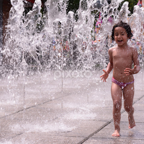 water play by Mitza Cretzulescu - City,  Street & Park Fountains