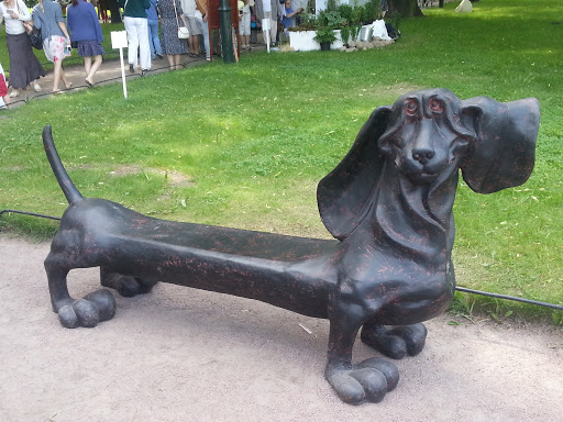 Собака-скамейка