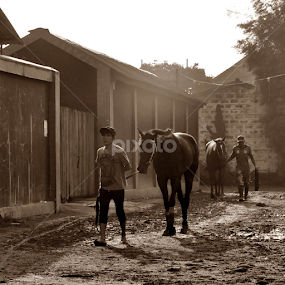 out of cage by Iyus Djuhara - People Street & Candids