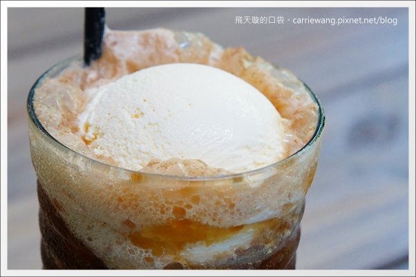 【台中下午茶】Edia Cafe。鬆餅雖然樸實，卻意外擄獲我的芳心…