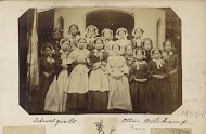 Groepsportret van schoolmeisjes in Otten Belchamp