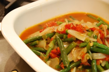 Braised Green Beans with Tomatoes and Onions