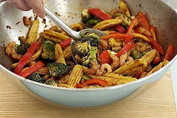 Sweet chilli prawn stir-fry