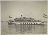 Boot Zaandam I met passagiers op het water
