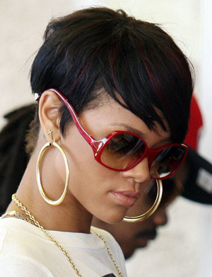 Rihanna&#39;s sunglasses: which style do you like best? | Blickers