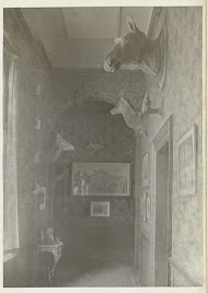 Hal van landhuis De Wildbaan, Driebergen, met  jachttrofeeën