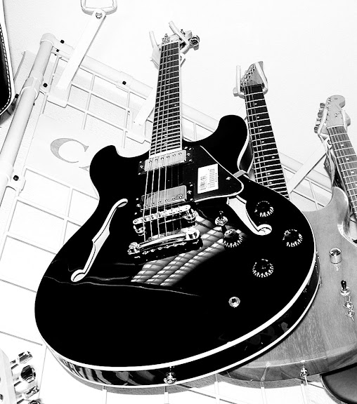 Fotos Gratis Música - Guitarra Negra