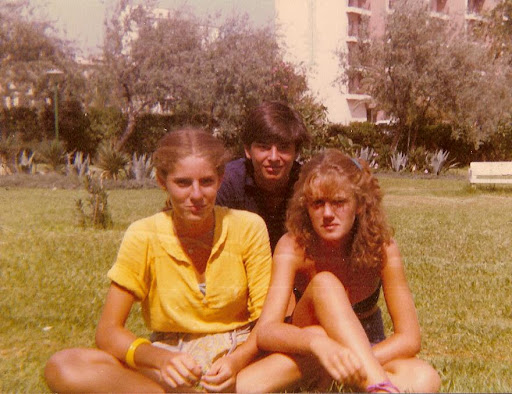 Natalia, Manolo y elisa en Playamar, torremolinos 1980