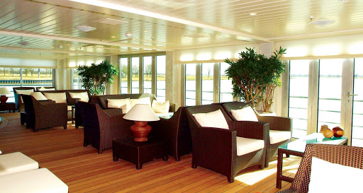 AmaDagio-aft-lounge-scenery - The light-filled lounge of AmaDagio is the ideal location to relax and take in the impressive scenery.