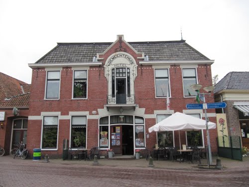 Bulthuis Eenrum, Oude Gemeentehuis/ Hotel