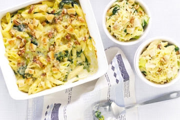 Cheese & spinach penne with walnut crumble