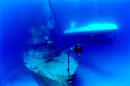 shipwreck-submarine-Cozumel - Cozumel submarine tours visit ship wrecks and reefs.