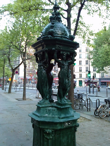 Fontaine Wallace place Charles-Valin