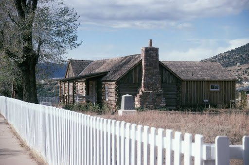 Fort Apache, last remaining log cabin, 1999