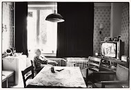 Huwelijk van Prince Charles en Lady Diana te zien op televisie in Bejaardencentrum Koningshoeve