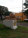 LeóN Estatua Del Club De Leones Villa Lynch
