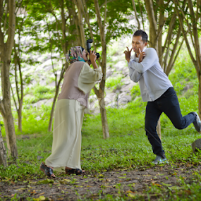 aku foto dulu sayang by Andy Alexandy - People Couples