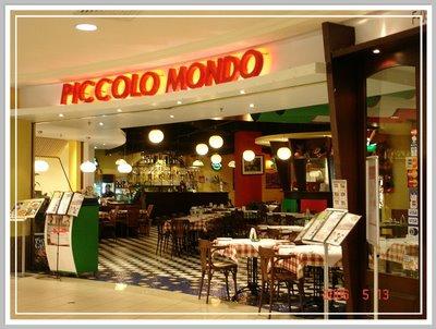 Piccolo Mondo / Piccolo Mondo - jugueteros escritorios pizarras : Inspired by the piazza san carlo, one of italy's famous squares, piccolo mondo's cozy italian atmosphere is highlighted by gaslights, rustic, graffiti covered, stone archways and columns and a spectacular water level nile view.