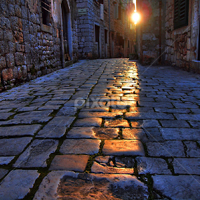 by Petar  Botteri - City,  Street & Park Street Scenes